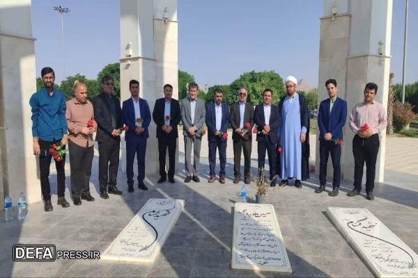 آغاز هفته وقف با غبارروبی قبور مطهر شهدا در کهگیلویه و بویراحمد