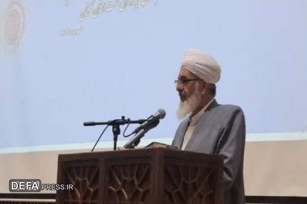 مقام معظم رهبری عامل وحدت و محور انسجام امت اسلامی هستند