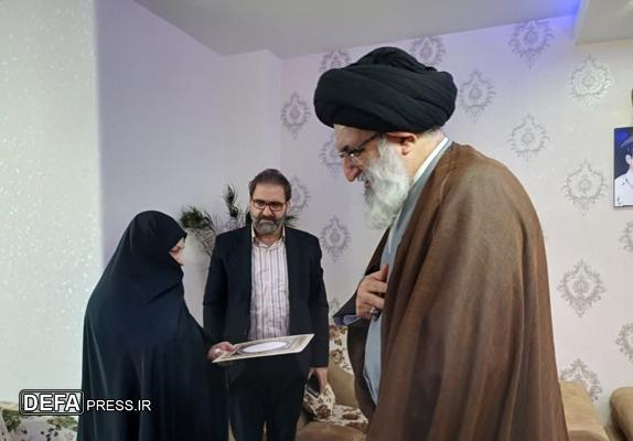 دیدار امام‌جمعه کرج با خانواده شهدا و ایثارگران به مناسبت هفته وحدت