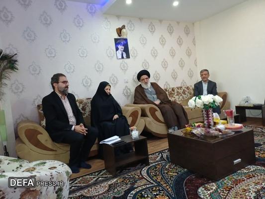 دیدار امام‌جمعه کرج با خانواده شهدا و ایثارگران به مناسبت هفته وحدت