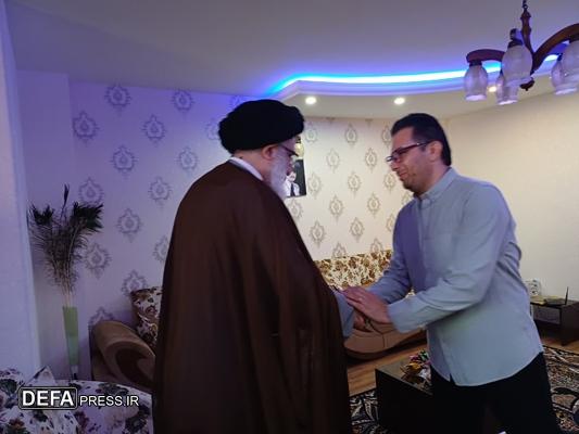دیدار امام‌جمعه کرج با خانواده شهدا و ایثارگران به مناسبت هفته وحدت