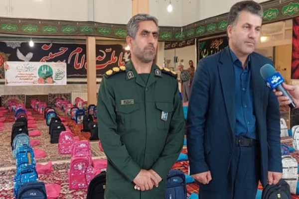 توزیع ۱۲۰۰ بسته تحصیلی بین دانش‌آموزان نیازمند شهرستان گرمی