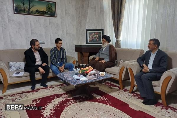دیدار نماینده ولی‌فقیه در البرز با خانواده‌های شهدا و ایثارگران اهل سنت