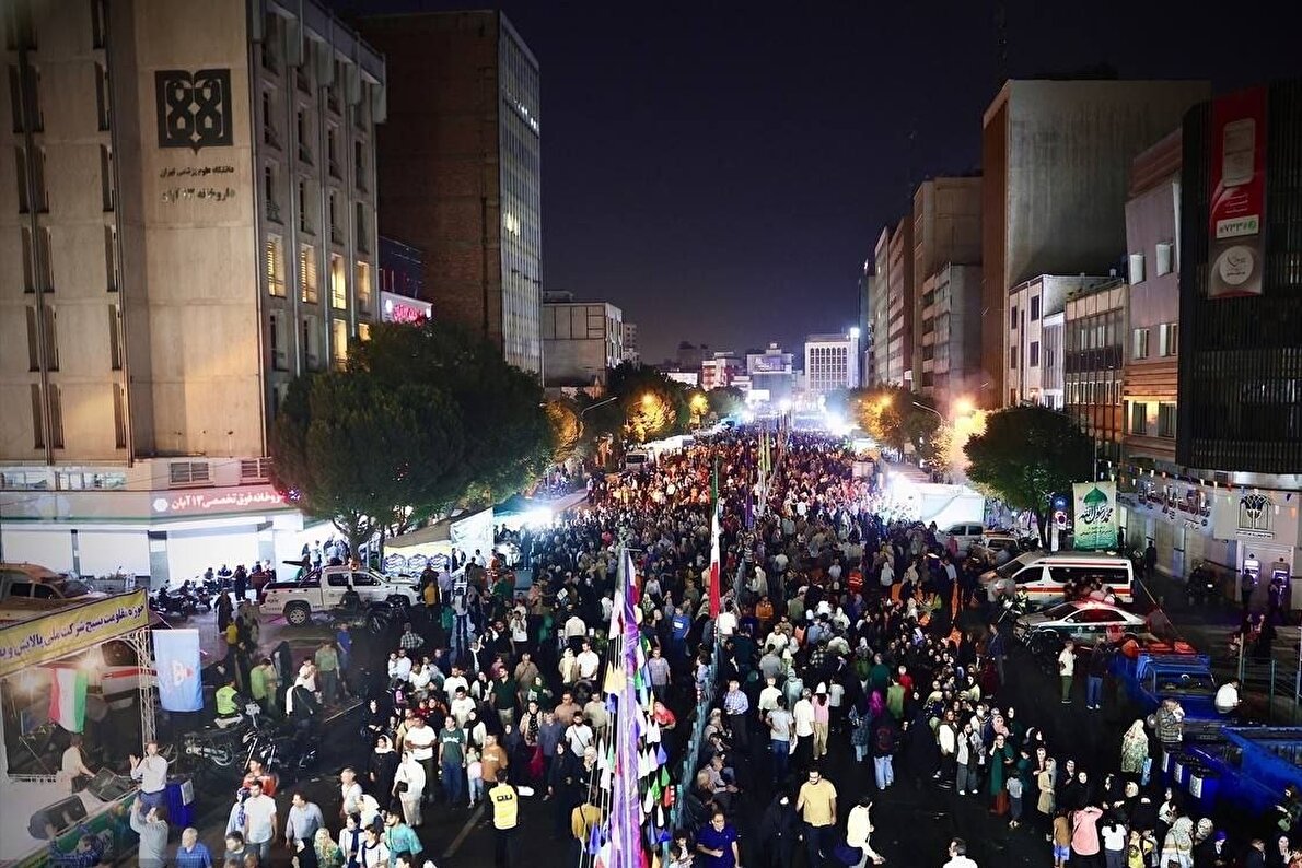 فیلم/ جشن ولادت پیامبر اکرم (ص) و امام صادق (ع) در میدان ولیعصر (عج)