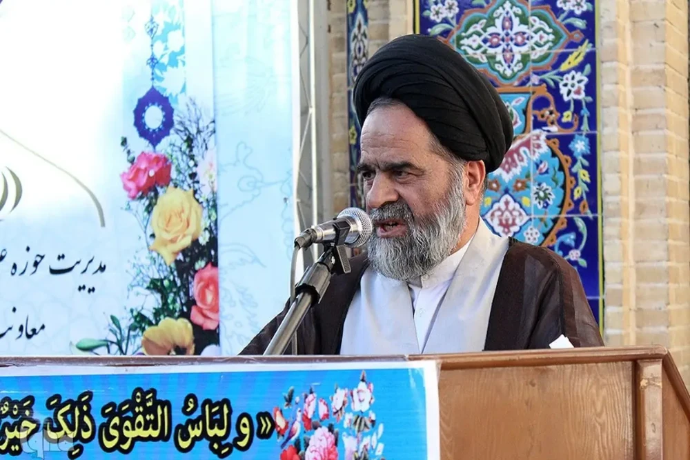 حجت الاسلام حسینی پور: ملت ایران با فداکاری و ایثار در برابر تهدیدات داخلی و خارجی ایستاده‌اند