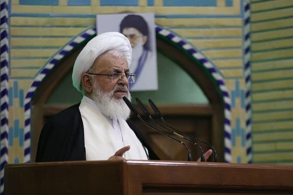 تأکید امام جمعه یزد بر حل فوری مشکلات معیشتی و تلاش جهادی مسئولان