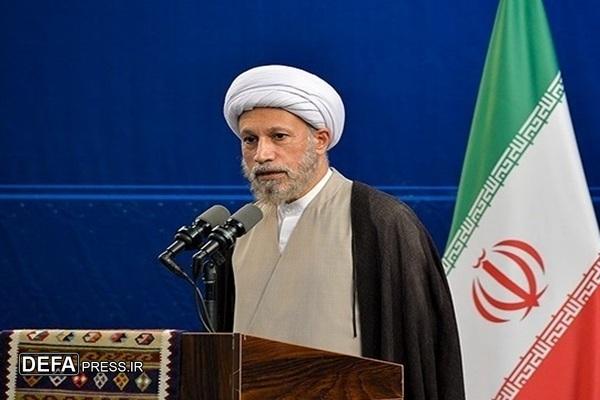 امام جمعه شیراز: رویکرد رهبر انقلاب، پرهیز از جنگ‌طلبی و پاسخ قاطع به تهدیدات است