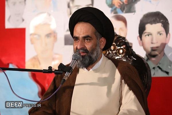 استاد حوزه و دانشگاه: شهدا در مکتب غیررسمی ایثار پرورش یافتند