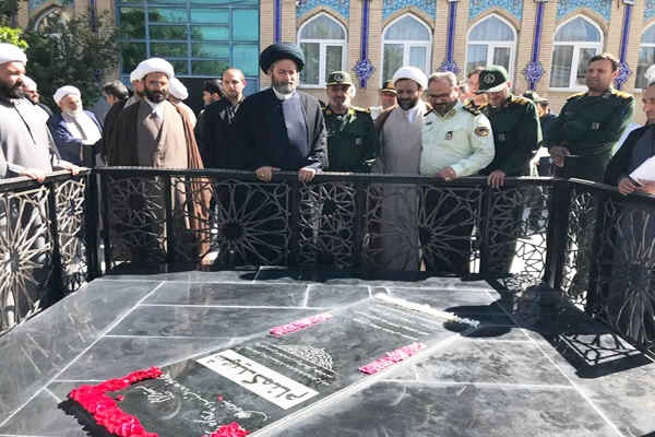 تصاویر/ ادای احترام آیت‌الله «عاملی» به شهدای دفاع مقدس در خلخال