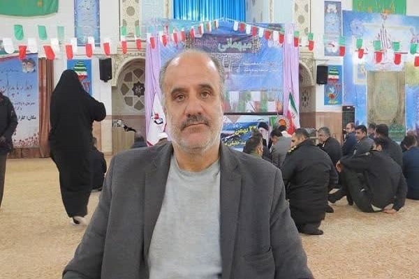 خانواده‌های شهدا محور برنامه‌های فرهنگی باشند