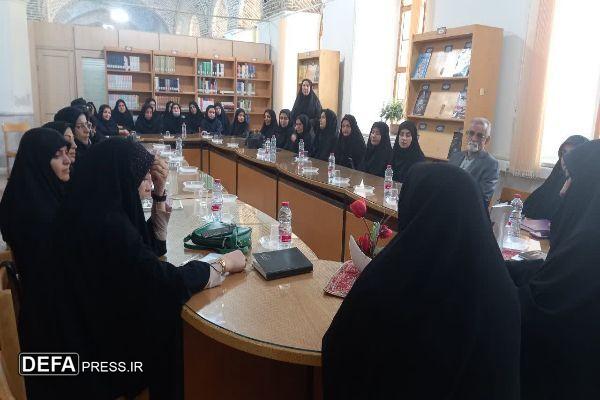 نشست نقد کتاب «دختر دبیرستان آزادی» با حضور نویسنده در کتابخانه ملی برگزار شد+تصاویر