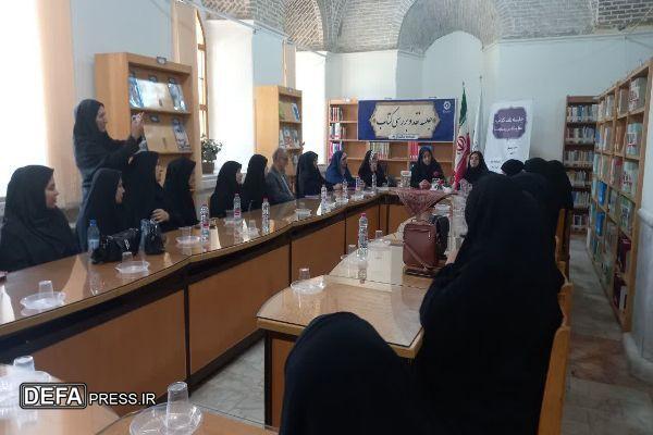 نشست نقد کتاب «دختر دبیرستان آزادی» با حضور نویسنده در کتابخانه ملی برگزار شد+تصاویر