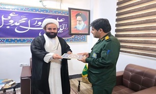 خدمت به مردم و دفاع از آرمان‌های انقلاب اسلامی وظیفه همه است