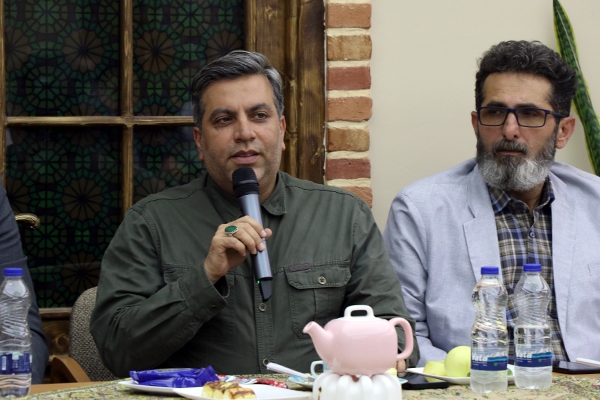 آثار هنرمندان باید به کف جامعه برسد تا اثرگذار شود