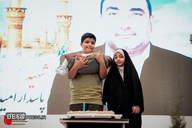 تصاویر/ جشن تولد شهید «امید کاظمی» در گلزار شهدای کرمان