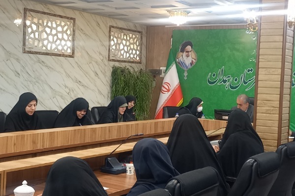 رونمایی از کتاب خاطرات بانوی پیشکسوت دفاع مقدس در همدان