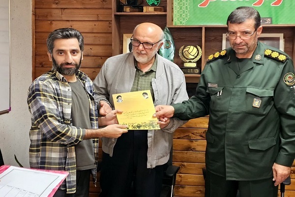 تقدیر مدیرکل حفظ آثار دفاع مقدس مازندران از خبرنگار افتخاری دفاع‌پرس در آمل+ تصاویر