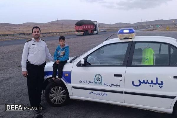 افسر پلیس، ناجی کودک جامانده در سفر به اردبیل شد