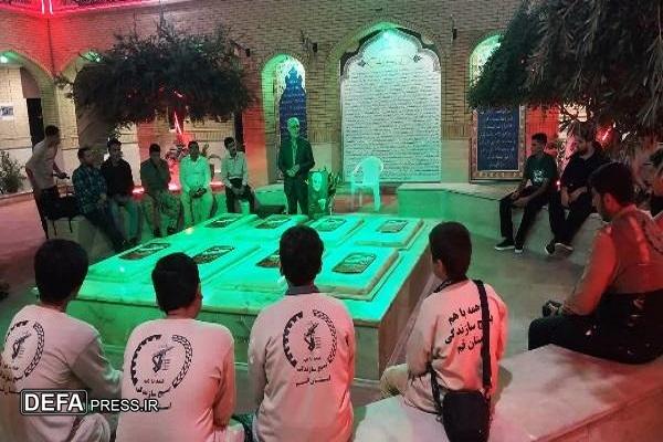 ادای احترام گروه جهادی قم به یادمان شهدای گمنام موزه دفاع مقدس و مقاومت مازندران