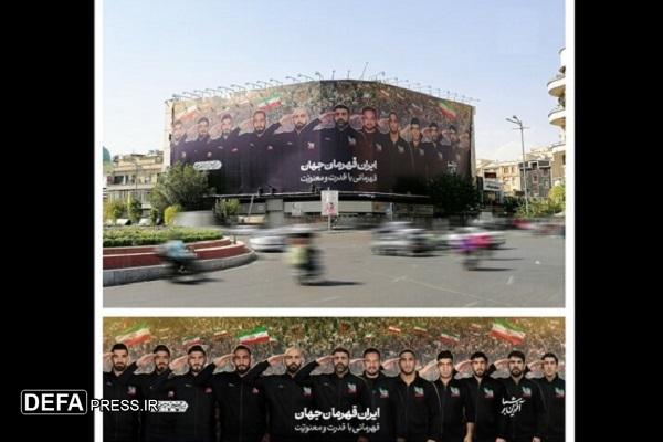 دیوارنگاره میدان انقلاب با طرحی از ملی پوشان کشتی جدید شد