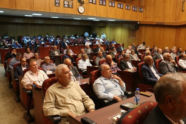 روحیه ایثار باید در میدان‌های اقتصادی و اجتماعی زنده بماند