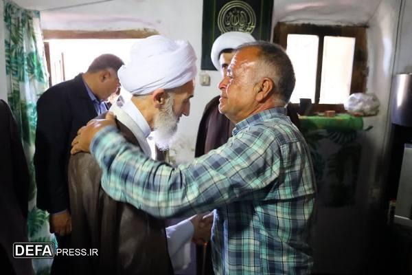 دیدار نماینده ولی فقیه در مازندران با جانباز ۵۰ درصد گلوگاه+ تصاویر