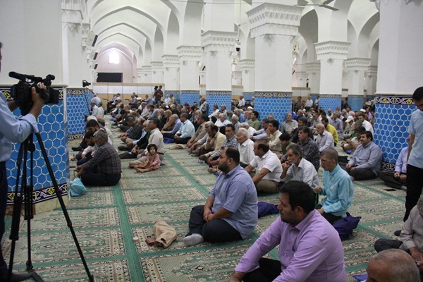 تصاویر/نمازجمعه شهر یزد همراه با برگزاری میز خدمت حفظ آثار استان