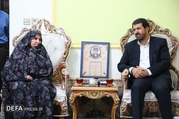دیدار استاندار همدان با خانواده شهید «اصلانی» در درگزین + تصاویر