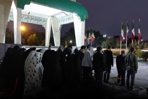 تصاویر/ قرائت زیارت عاشورا و اقامه نماز جماعت در مزار شهدای گمنام شورابیل