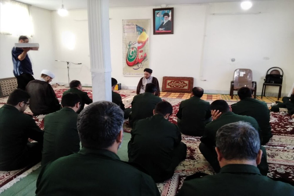دیدار امام جمعه شهرستان خمین دیدار با پرسنل ناحیه مقاومت بسیج به مناسبت هفته دفاع مقدس
