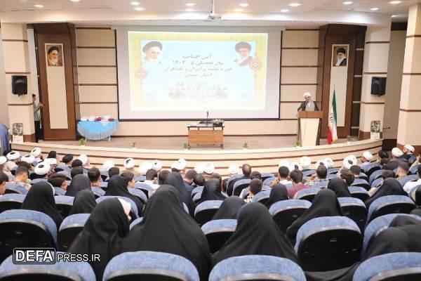 عالم سودمند از هفتاد هزار عابد برتر است/ امر دین و سیاست قابل تفکیک از يکديگر نیستند
