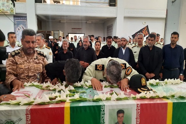 وداع باشکوه بم با سرباز شهید «هادی رویاهی»+ تصاویر