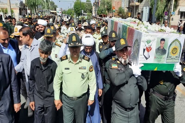 تصاویر/مراسم تشییع و خاکسپاری سرباز شهید «هادی رویاهی» در بم برگزار شد