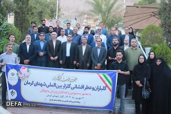 گردهمایی جامعه ورزشی و جوانان کرمان در گلزار شهدا+تصاویر