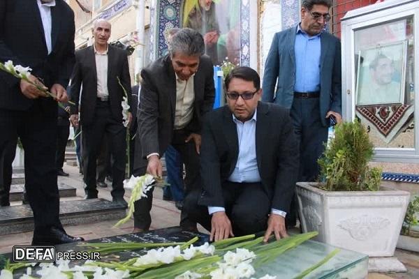 گردهمایی جامعه ورزشی و جوانان کرمان در گلزار شهدا+تصاویر