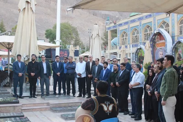 گردهمایی جامعه ورزشی و جوانان کرمان در گلزار شهدا+تصاویر