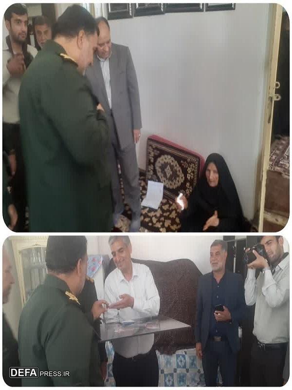 فرمانده سپاه ثارالله کرمان به خانواده شهید هادی‌زاده سرکشی کرد