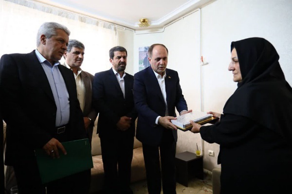 دیدار وزیر جهاد کشاورزی با خانواده شهیده «بهاره لطفی» + تصاویر