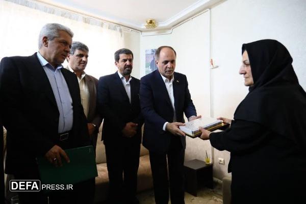 دیدار وزیر جهاد کشاورزی  با خانواده شهیده «بهاره لطفی» + تصاویر