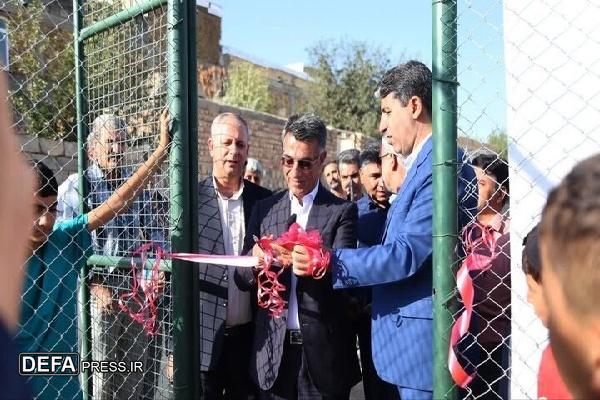 زمین چمن مصنوعی روستای «کانی‌گنجی» قروه به بهره‌برداری رسید