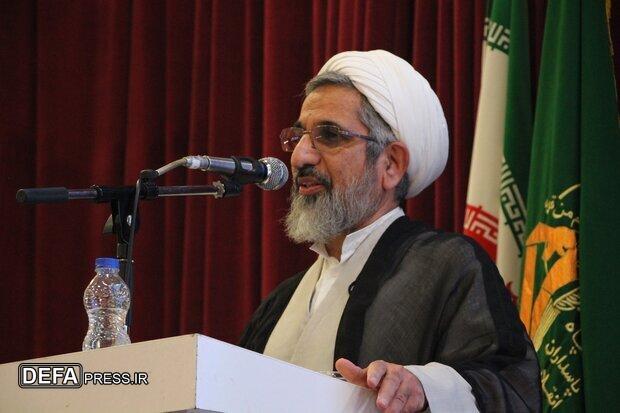 قلم‌ها و رسانه‌ها در راستای حفظ انسجام و دوری از تفرقه بکارگیری شود