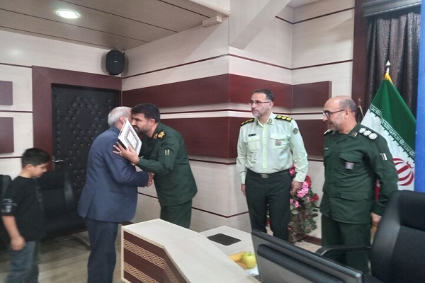 تجلیل از خانواده شهید جنگ ۱۲ روزه در سپاه نبی‌اکرم(ص) کرمانشاه