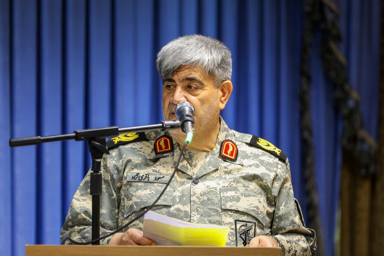 تصاویر/ دیدار جمعی از فرماندهان نظامی و انتظامی و مسئولان استانی بمناسبت گرامیداشت چهل و پنجمین سالگرد هفته دفاع مقدس