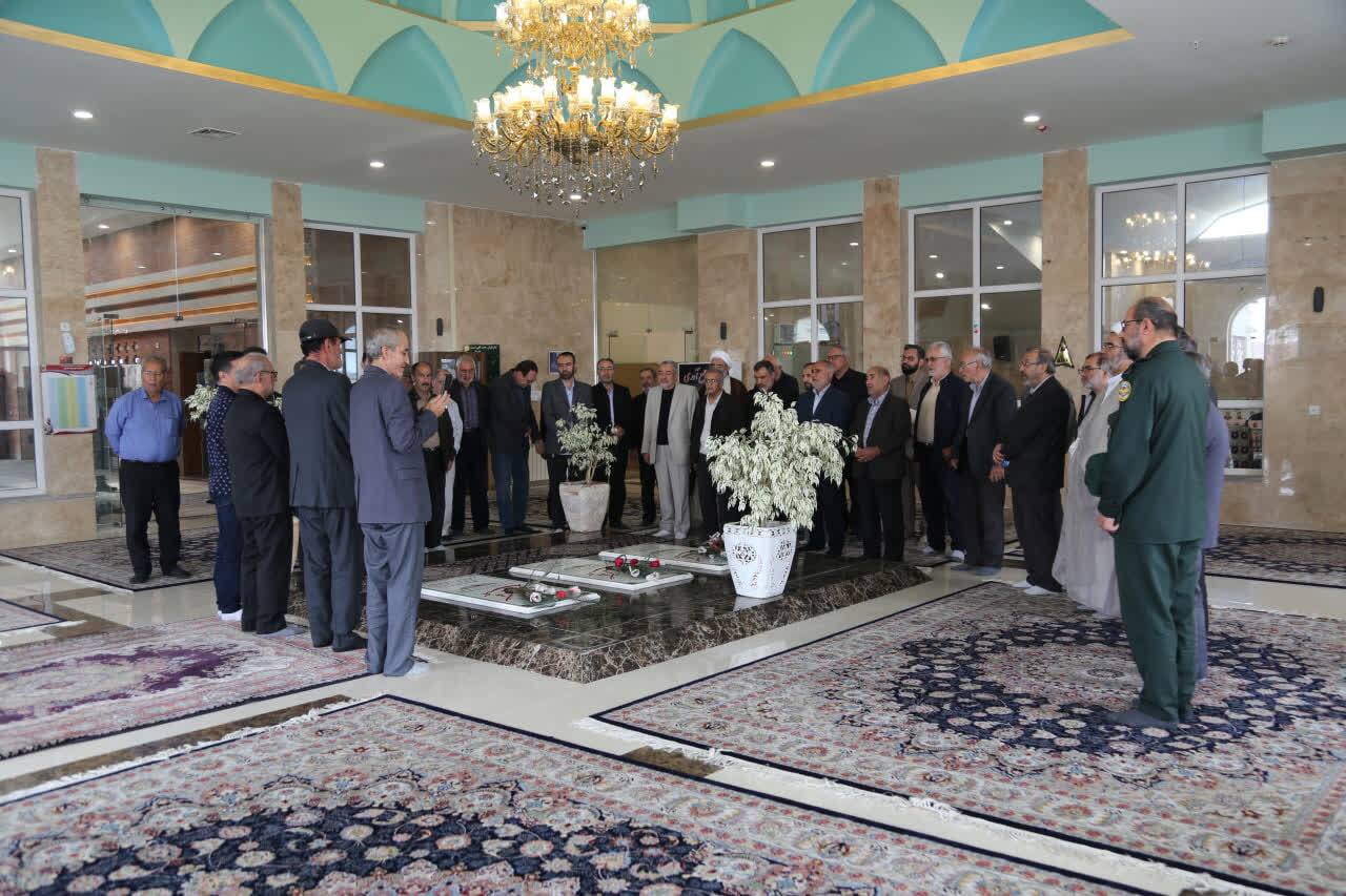 تصاویر/ جلسه انس با قرآن کریم ویژه مدیران بمناسبت چهل و پنجمین سالگرد هفته دفاع مقدس