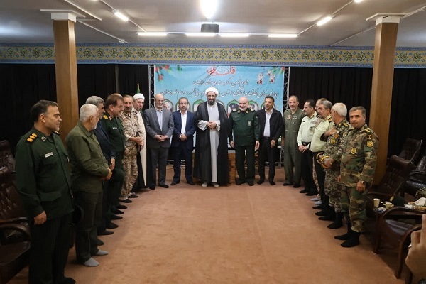 تصاویر/ دیدار جمعی از فرماندهان  نظامی و انتظامی استان همدان با نماینده ولی فقیه در استان