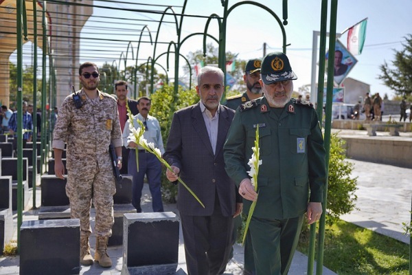 تصاویر/ ادای احترام مسئولان استان همدان به مقام شامخ شهدا