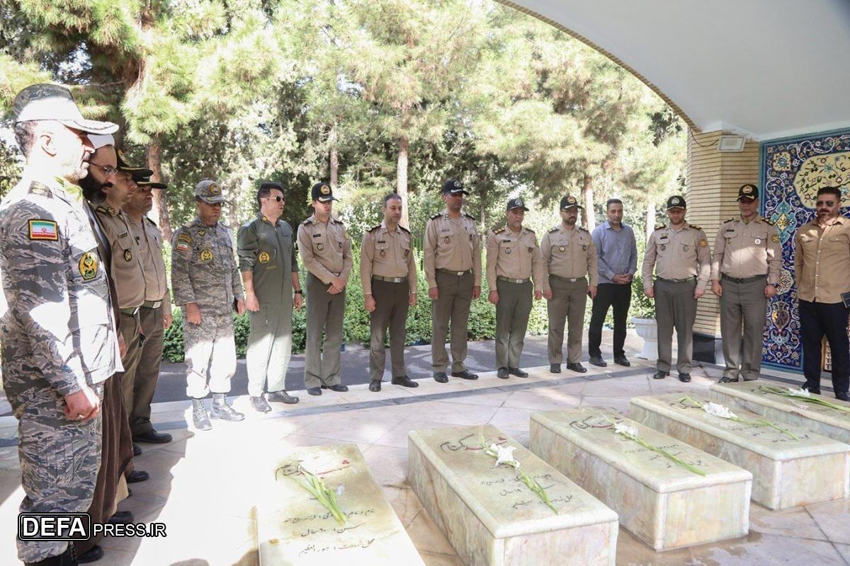 مرقد مطهر شهدای گمنام ستاد کل ارتش عطر افشانی شد