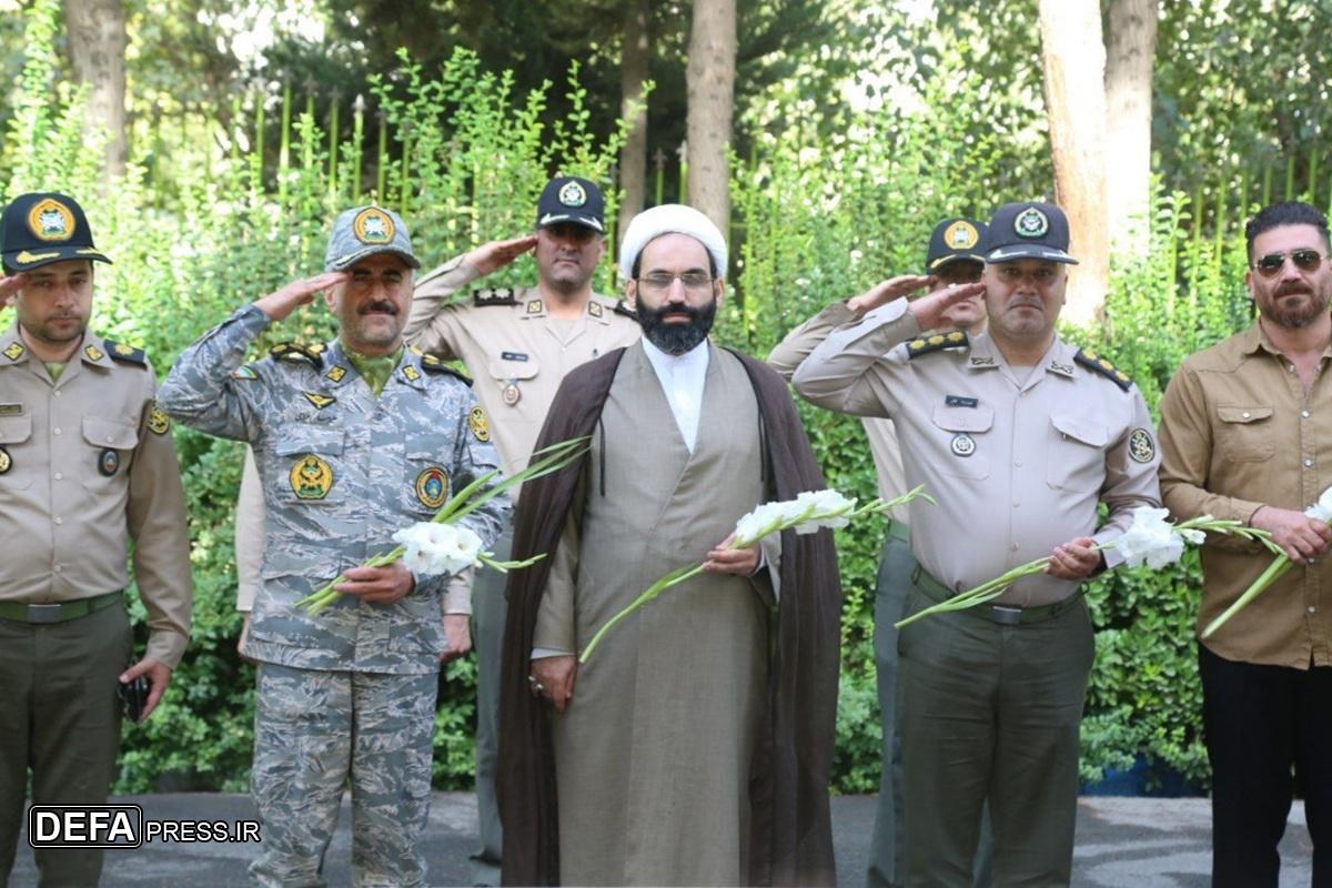 مرقد مطهر شهدای گمنام ستاد کل ارتش عطر افشانی شد