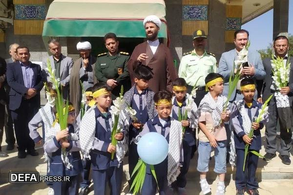 دیدار مسئولان با امام جمعه شهرستان بهار به مناسبت هفته دفاع مقدس + تصاویر