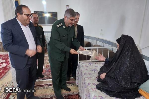 دیدار مسئولان شهرستان اسدآباد با خانواده شهدا + تصاویر